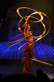 Natalia Bakun: Hula Hoop (©Foto. Ingrid Grossmann)